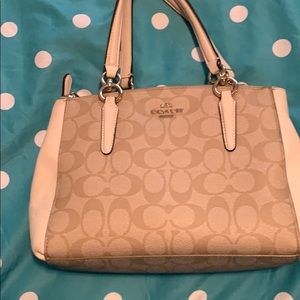I am selling a coach bag